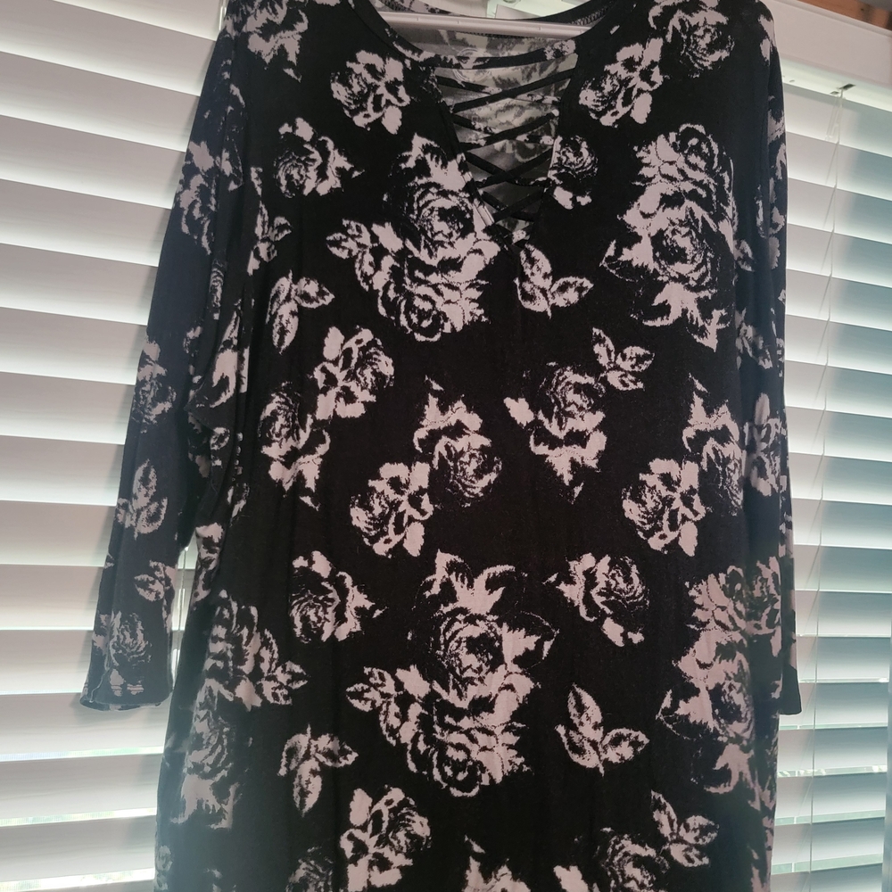 Floral Black and White Women's Tunic Top